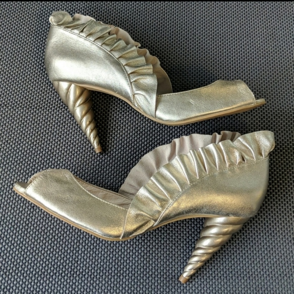 NFSDSC 0523 Jeffrey Campbell Ruffled Heels Size 10